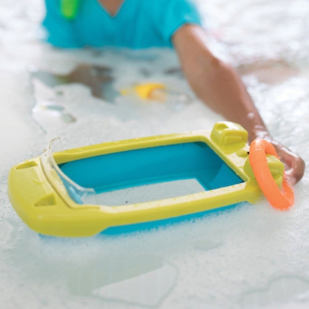 GeoSafari Jr Underwater Explorer Boat and Magnifier, GeoSafari Jr Underwater Explorer Boat and Magnifier,Water toys, Children's water toys, bath toys,water exploration toys, GeoSafari Jr Underwater Explorer Boat and Magnifier,The GeoSafari Jr Underwater Explorer Boat and Magnifier is a fun way to introduce magnification to children using water play. This GeoSafari Jr Underwater Explorer Boat and Magnifier lets children see underwater with its a powerful 3x magnifier. Also has handy ring buoy that slips over