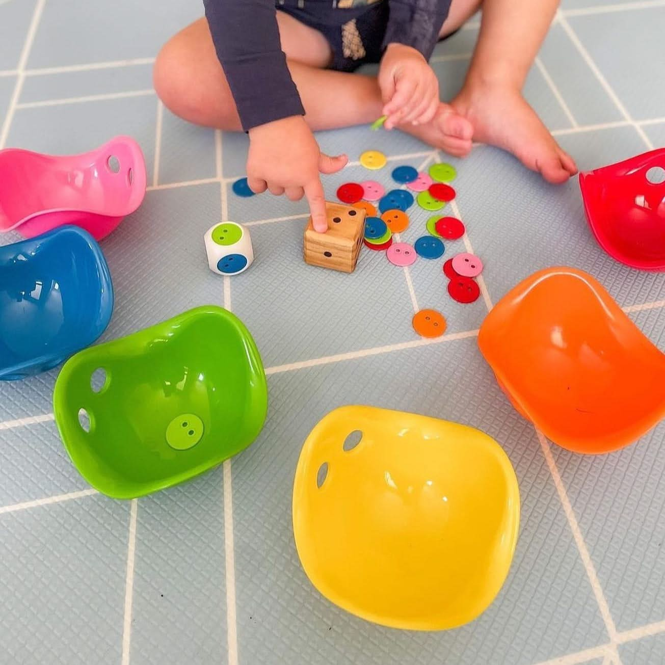 Moluk Bilibo Mini Set, Moluk Bilibo Mini Set,,mini Bilibo,Bilibo Mini,Bilibo,Bilibo Bilibo toy,Bilibo, Moluk Bilibo Mini Set – A World of Creative Play in Miniature Introducing the Moluk Bilibo Mini Set, a vibrant and compact take on the award-winning Bilibo toy, designed to ignite children's creativity and sensory exploration. This set of six mini Bilibo toys brings all the fun and versatility of the original in a perfectly sized format for little hands to grasp, stack, and experiment with. Whether at home