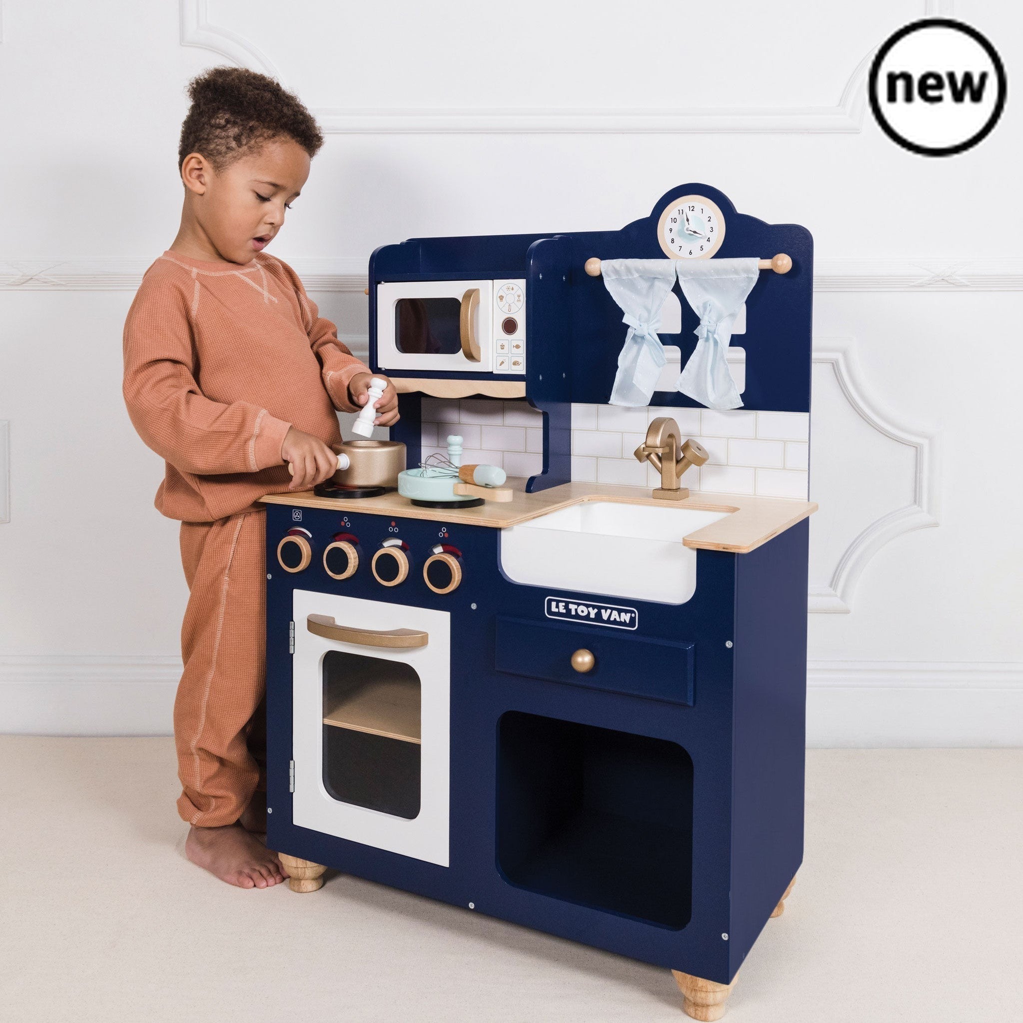 Oxford Toy Kitchen, , Oxford Toy Kitchen,Description Our award winning Oxford Kitchen is a real stunner. Made from durable, sustainable wood, it's eye-catching original design and beautiful craftsmanship make it a real showstopper! Painted in a striking royal blue colourway and finished with copper effect detailing, this traditional toy makes a great addition,Oxford Toy KitchenDescription Our award winning Oxford Kitchen is a real stunner. Made from durable, sustainable wood, it's eye-catching original desi